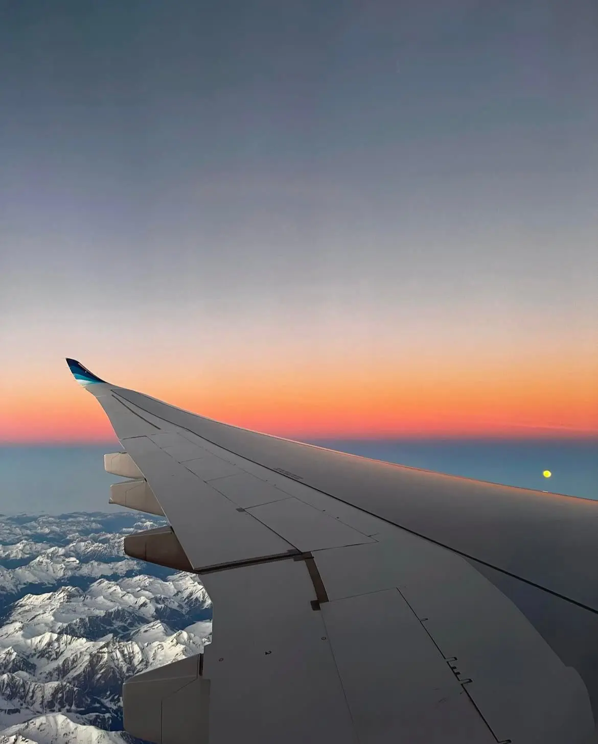 Avion lever de soleil crédit Libra Voyage Travel Planner